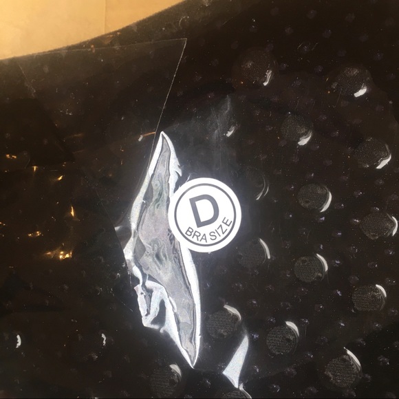 Stick on strapless bra - Picture 4 of 5